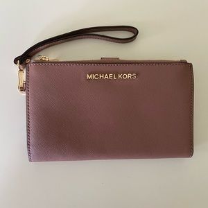 LIMITED Michael Kors Mauve Adele Leather Smartphone Wallet